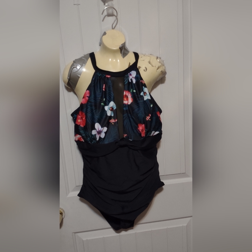 New condition women's swimsuit in size XL